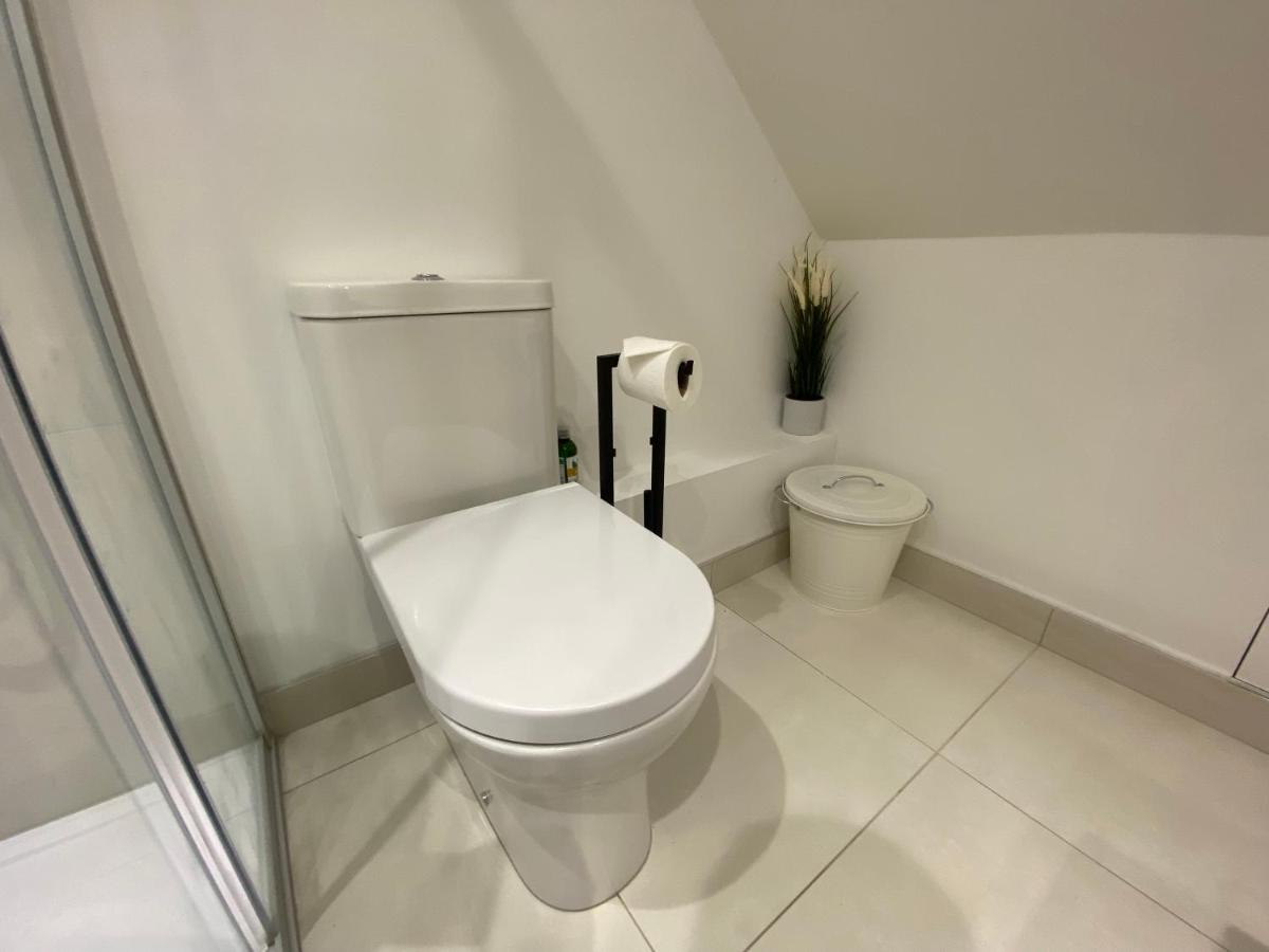 Unique Luxury Detached Apartment In Windsor That Sleeps 4 Exterior photo
