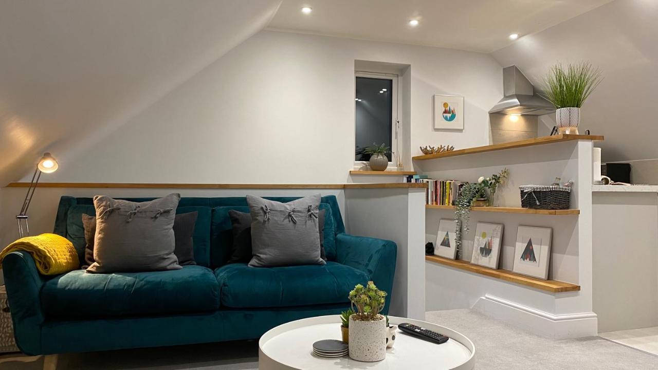 Unique Luxury Detached Apartment In Windsor That Sleeps 4 Exterior photo
